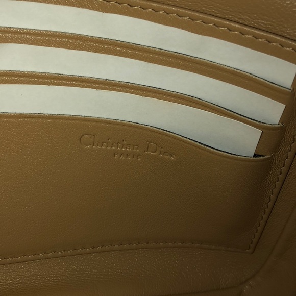 Christian Dior Cream Patent Leather Lock Bag - Picture 4 of 11